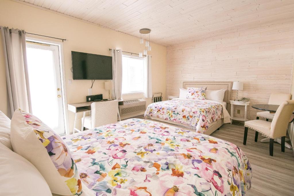 Inn On Canyon Official Site Inns In Radium Hot Springs