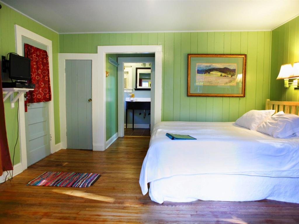 The Pines Cottages Official Site Resorts In Asheville