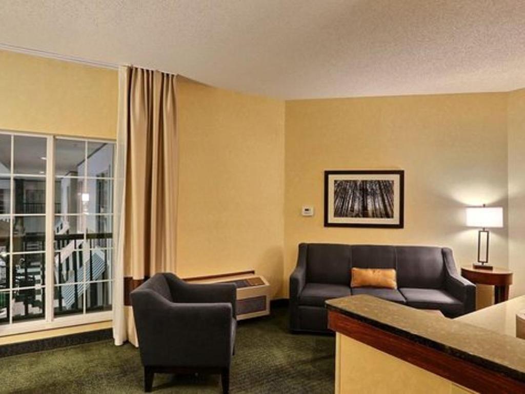 Comfort Suites Appleton Airport Official Site Hotels In Appleton