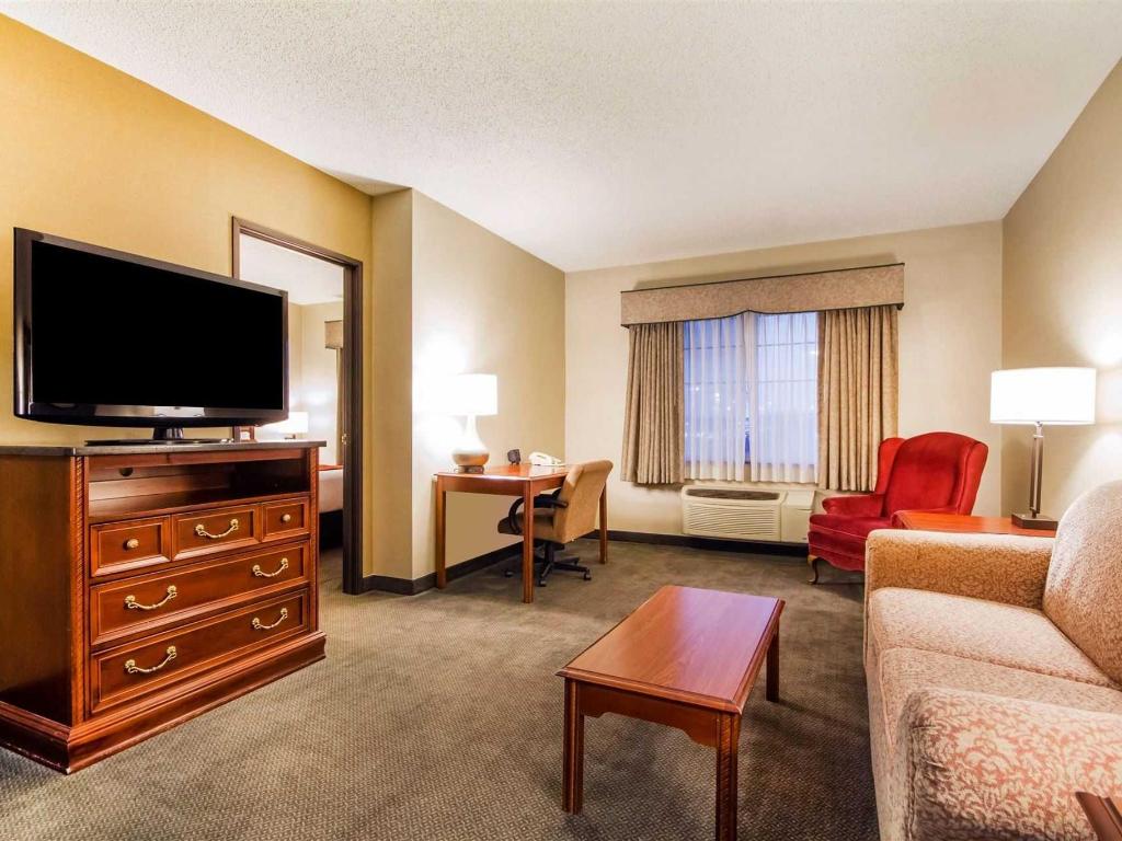 Comfort Suites Green Bay Official Site Hotels In Green Bay