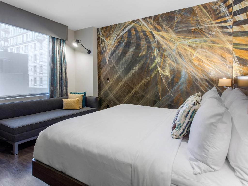 1 King Bed Accessible Cambria Philadelphia Downtown