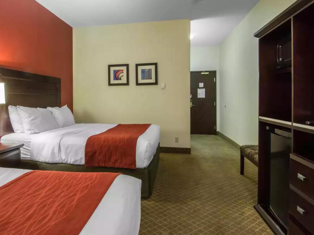 Comfort Inn Suites Airport South Official Site Hotels In Calgary