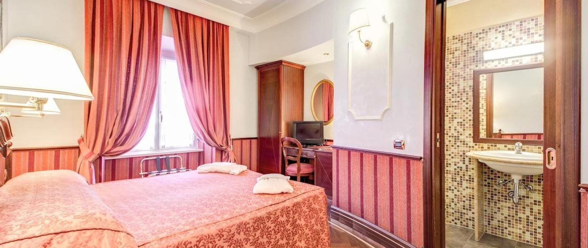 Re Luxury Accomodations Rome Italy - 