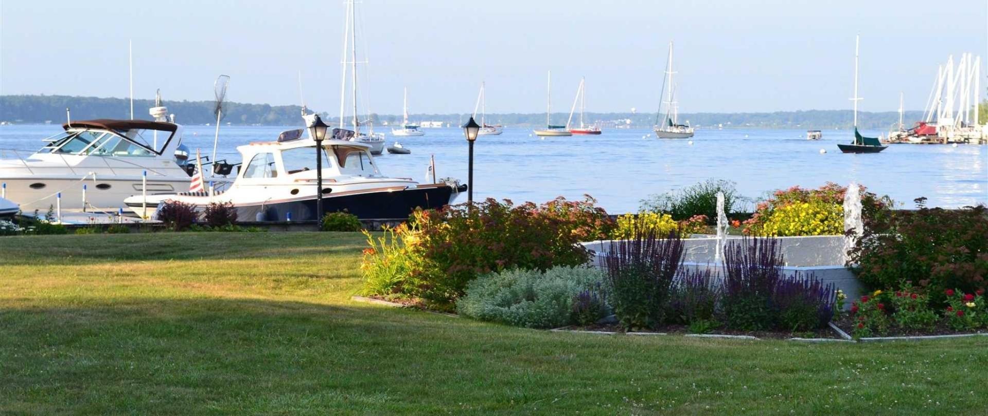 Buzz S Lakeside Inn Lake Michigan Whitehall Resorts