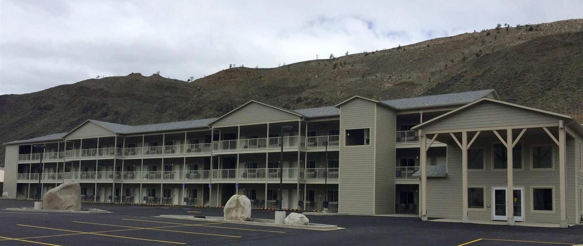 Yellowstone Big Rock Inn Official Site Inns In Gardiner
