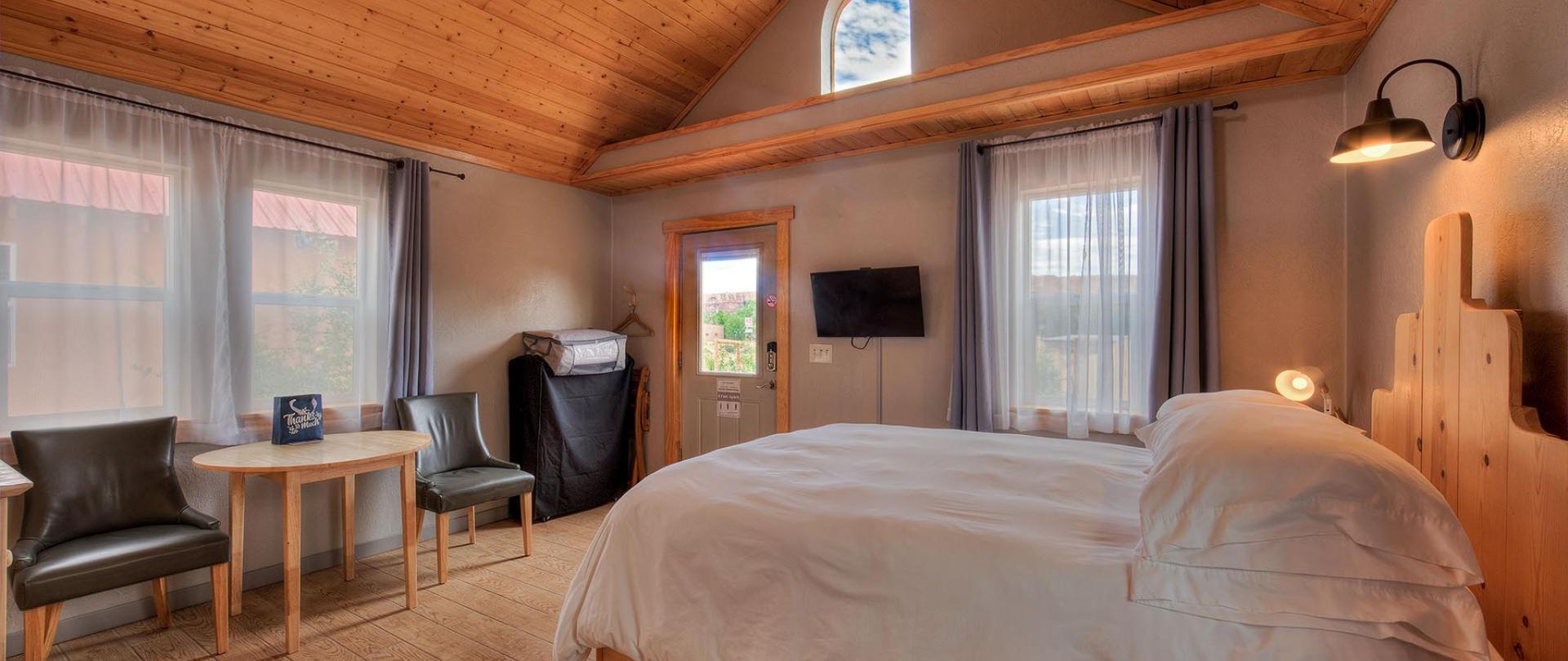 Hotel alternative near Monument Valley|Willow Street Cottages, Bluff