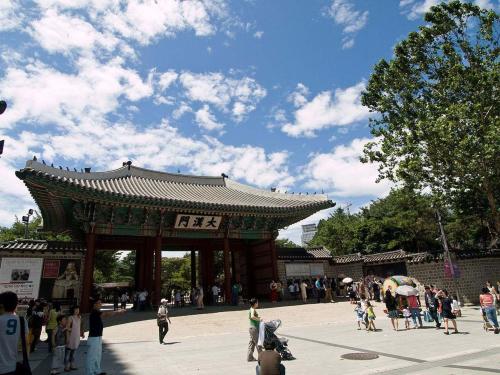 1280px-seoul-deoksugung.jpg