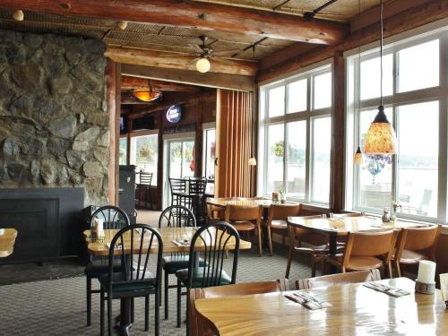 Islander Bar & Grill