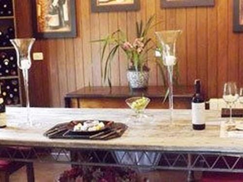 pousada-de-luxo-em-campos-do-jordao-villa-casato-vinhos5p.jpg